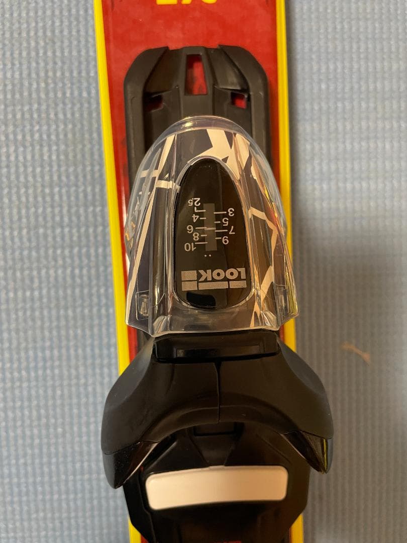 ROSSIGNOLのスキー板（160cm）とストック（115cm）