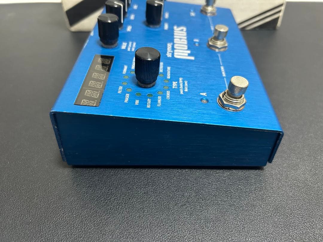 Strymon Mobius モジュレーションマシーン