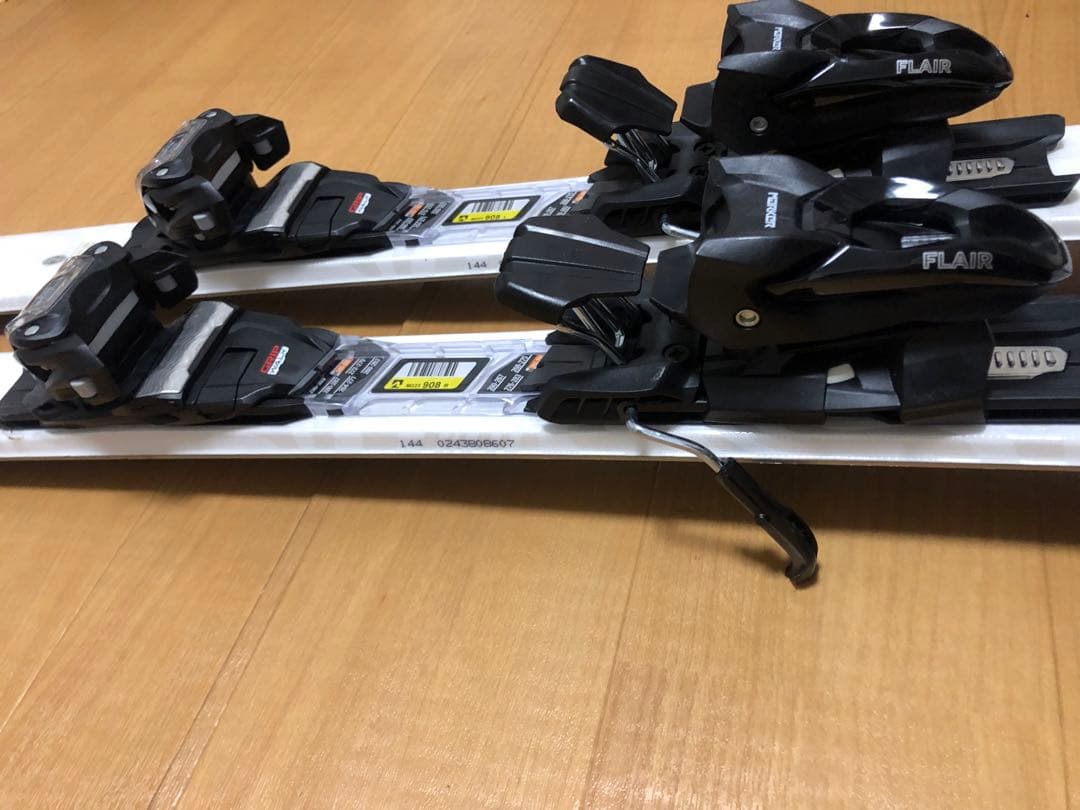 ドイツブランドのフォルクル　バインディング付きスキー板 とブーツのセット