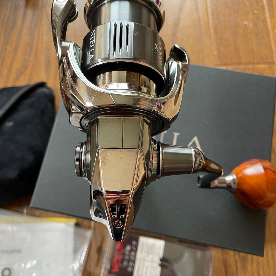 シマノ　22ステラ3000MHG ウッドノブ無し