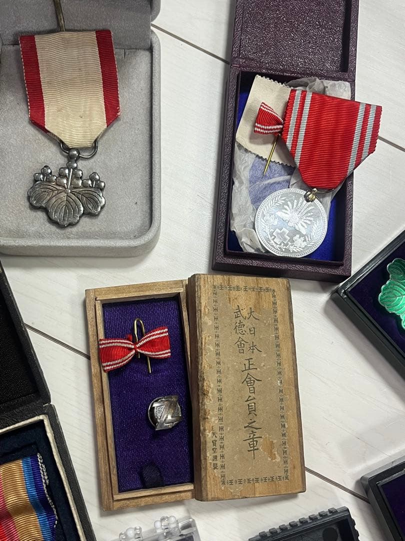 勲八等白色桐葉章 記章 勲章 旧日本軍 当時物 コレクション アンティーク
