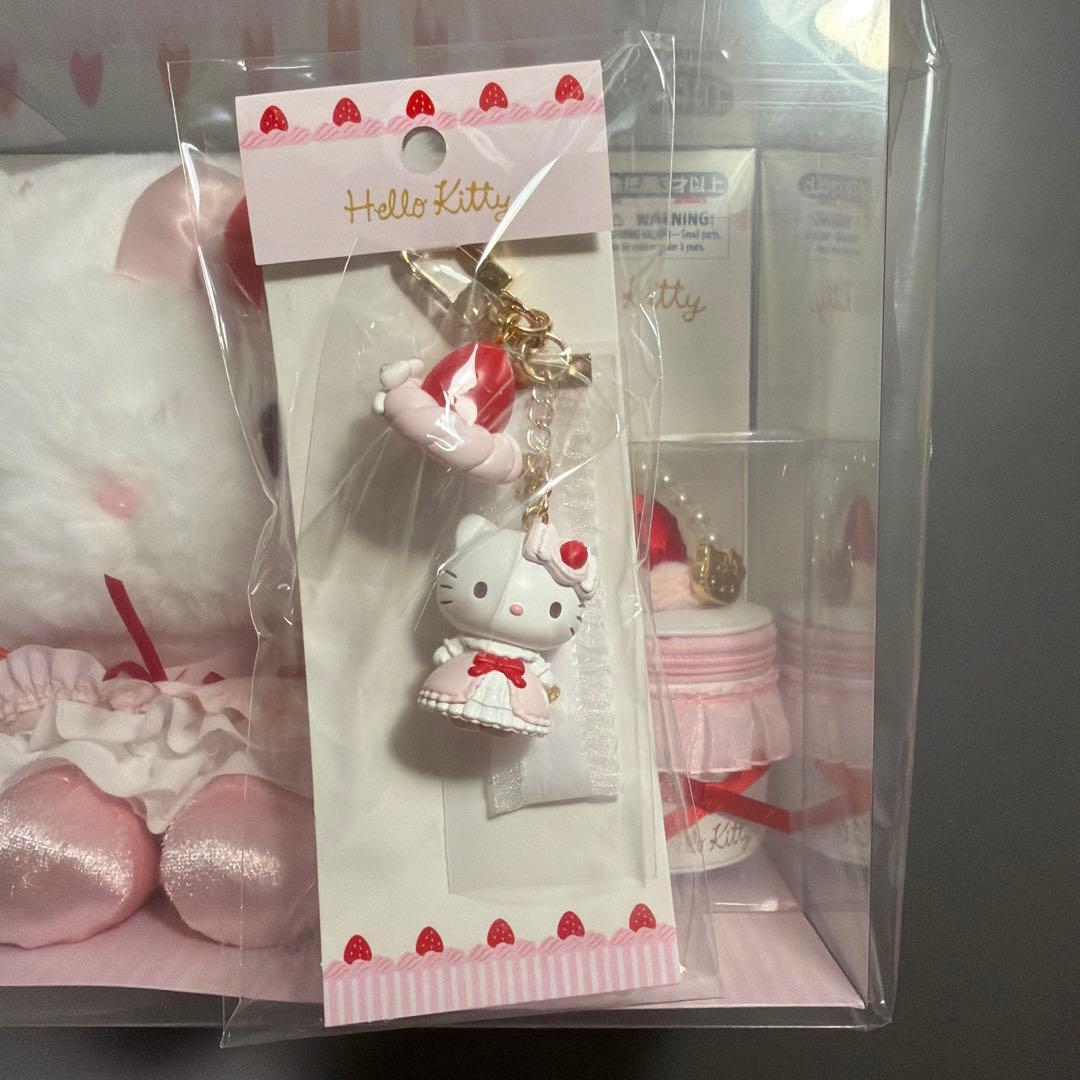 サンリオ ハローキティ いちごホイップケーキ ぬいぐるみアクセサリーケース