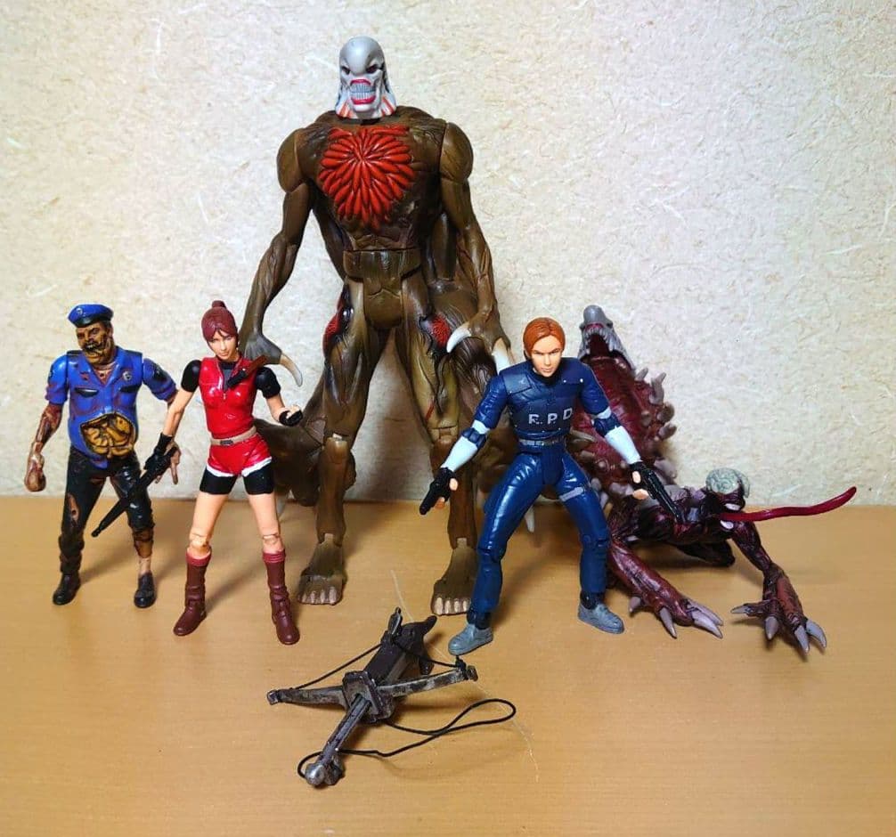 トイビズ バイオハザードウィリアム クレア ゾンビコップ レオン リッカー