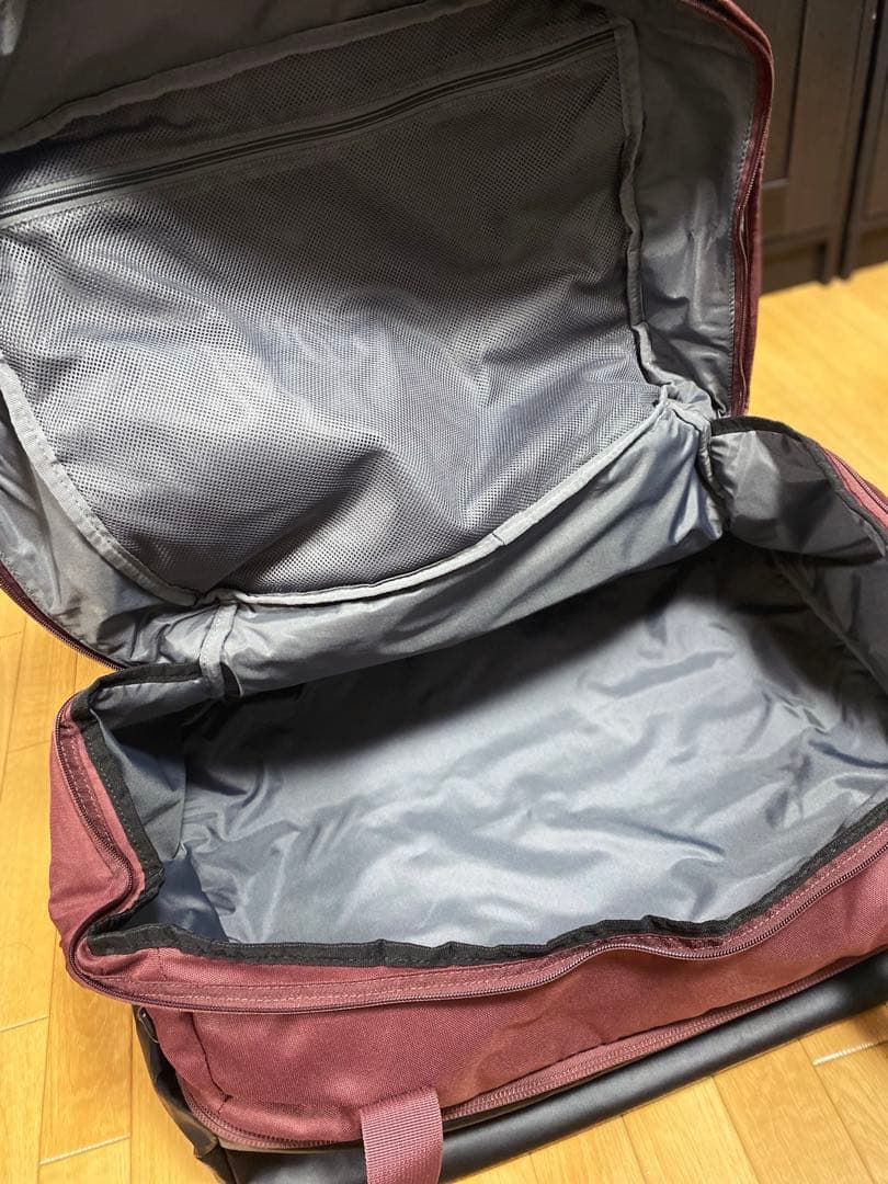 Burton ダッフルバッグ 70L 23-24モデル 防水　コンパートメント付