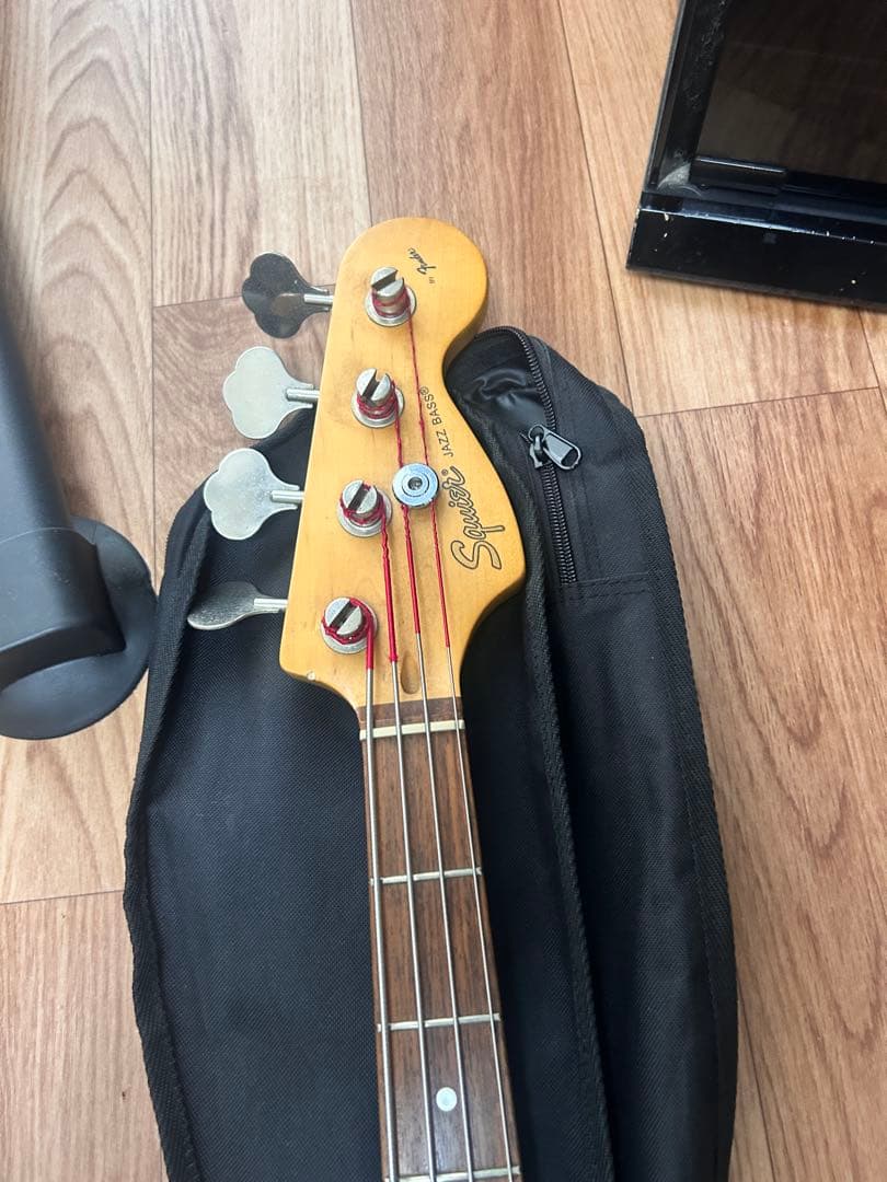 Squier ジャズベース ブラック ソフトケース付き ducamon