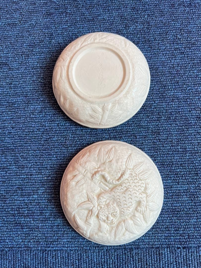 853  茶道具　平戸焼　十五代中里茂右衛門造　白磁　虎　香合　未使用