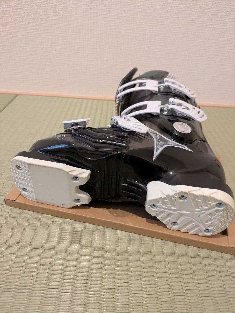 【美品】Atomic スキーブーツ 女性用 ブラック23.0/23.5