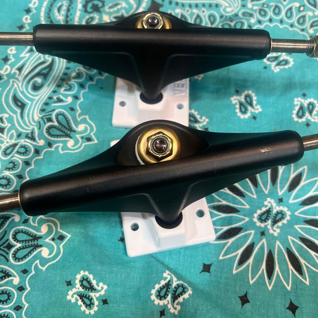 ベンチャー　スケボー　トラックSALT & PEPPER II 5.2H