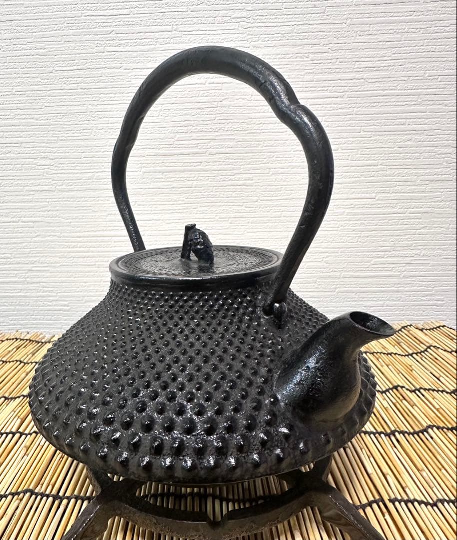 新品、栞、タグ付　南部文秀堂販売 南部耕分堂造　千鳥型アラレ　南部鉄瓶　南部鉄器