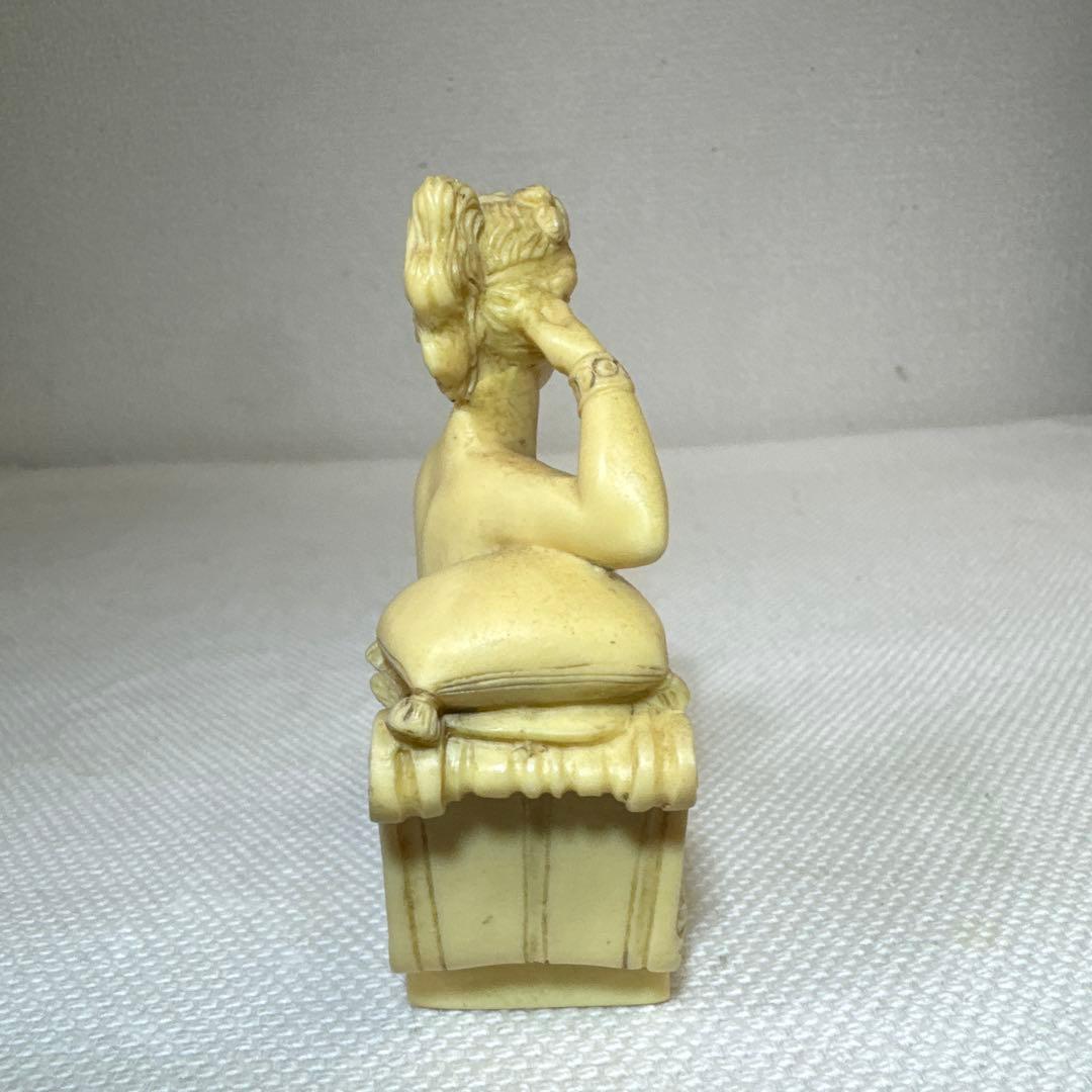 ギリシャ古代裸のりんごを持つ女性 馬の二輪車　２個セット　イタリア