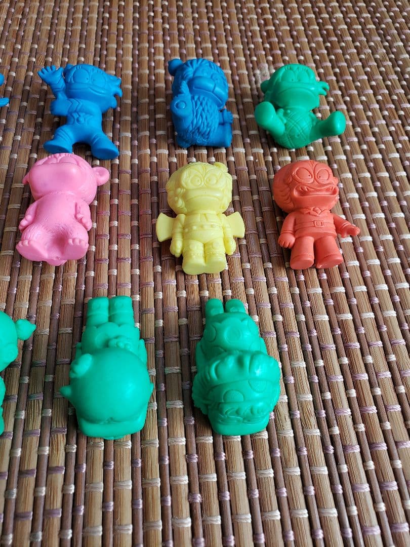 あさりちゃん消しゴム　ガシャポン　キャラクター　アラレちゃん　キン消し