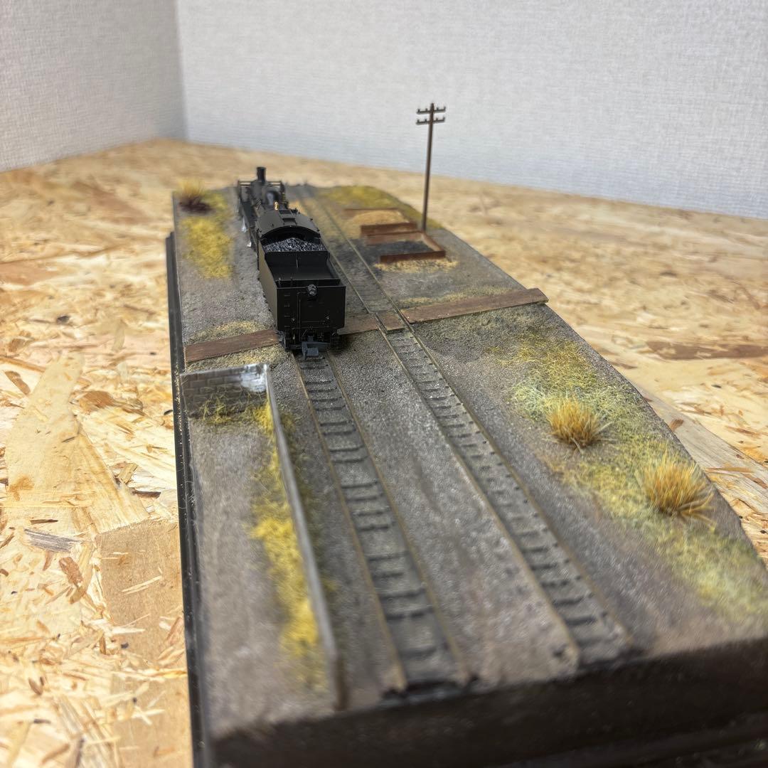 【ケースあり】N保管用ジオラマ「晩秋の線路」—時を忘れるクラシックベース—