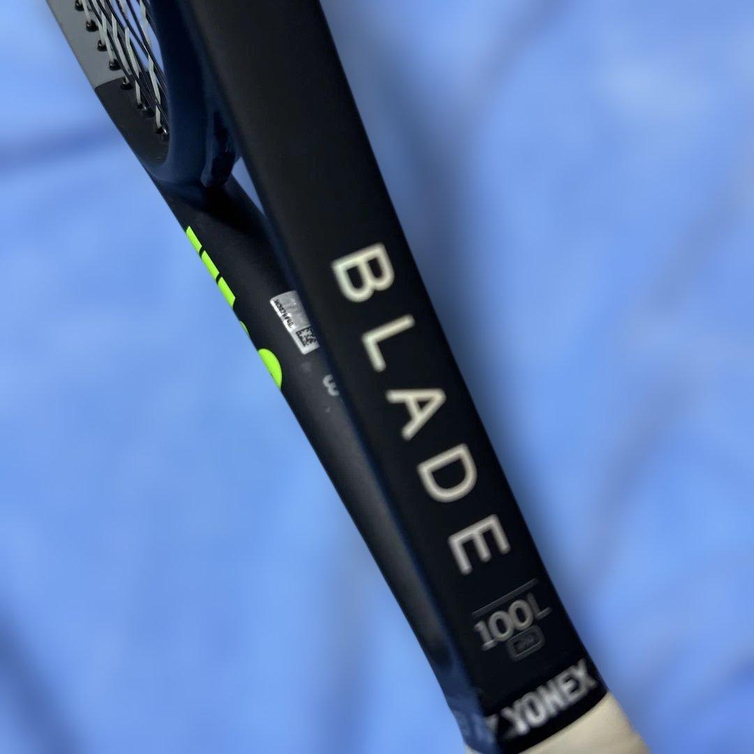 ウィルソン硬式テニスラケット　ブレード100L G2