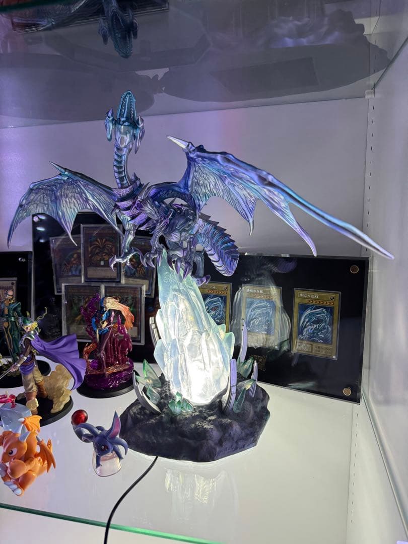 青眼の白龍 LEDライト付きフィギュア