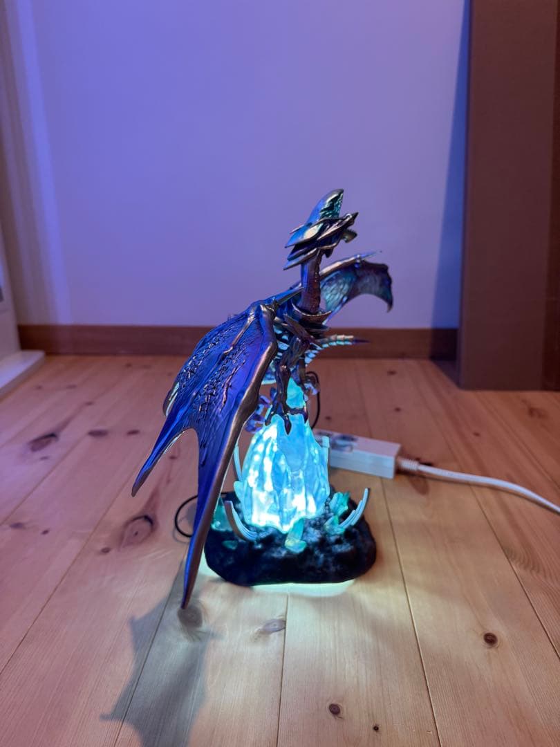 青眼の白龍 LEDライト付きフィギュア