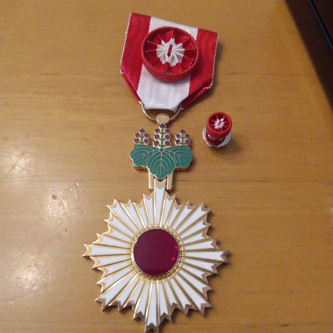 【激レア 極美品】現行 旭日小綬章 旧勲四等 勲章 略綬付き 完品 褒章 徽章