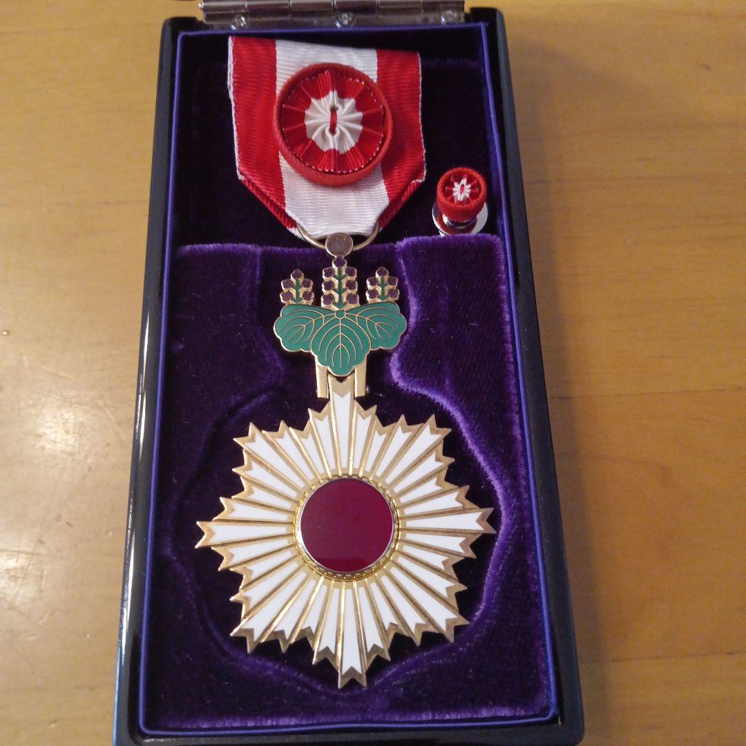 【激レア 極美品】現行 旭日小綬章 旧勲四等 勲章 略綬付き 完品 褒章 徽章