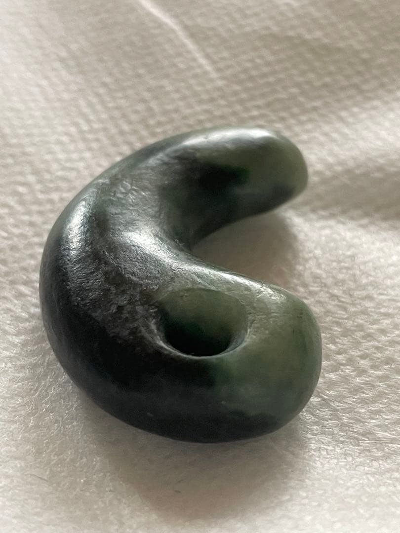 古墳時代　糸魚川　翡翠勾玉　出土品