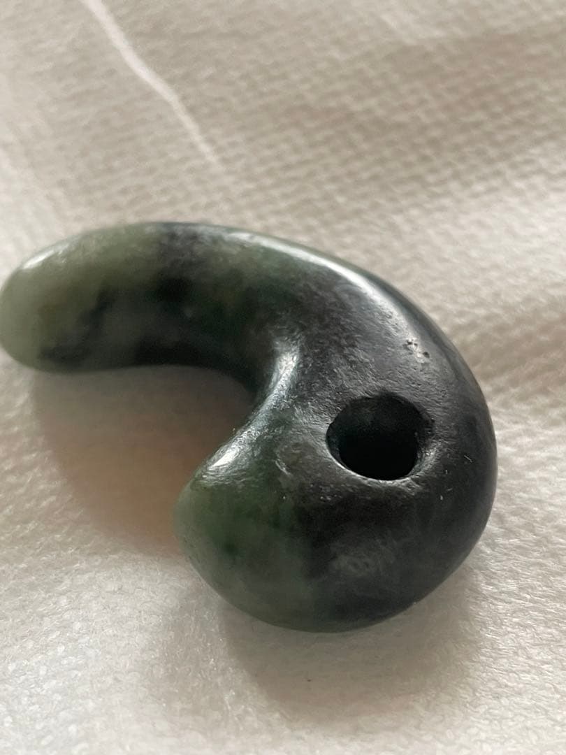 古墳時代　糸魚川　翡翠勾玉　出土品