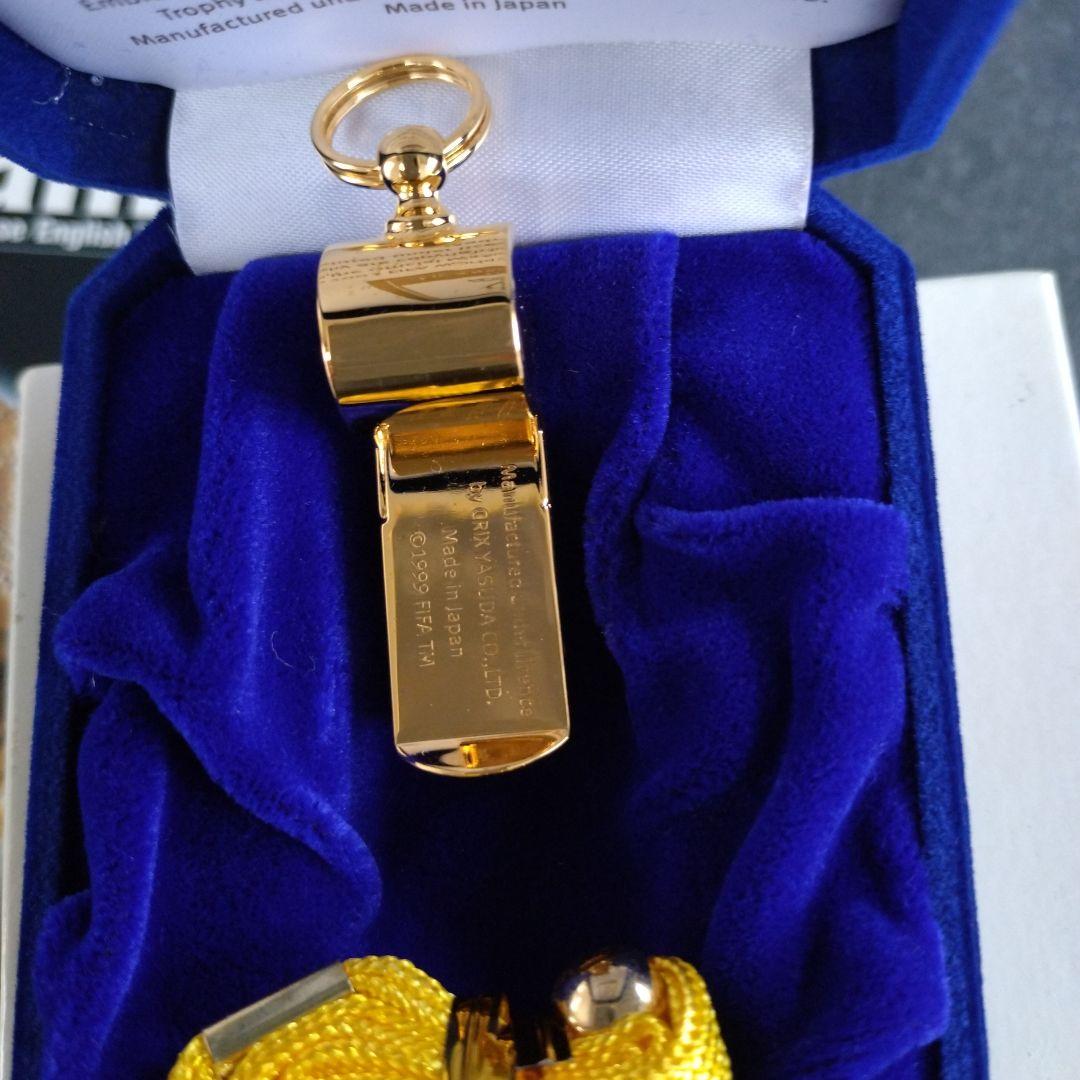 【限定品】2002 FIFAワールドカップ公式ゴールドホイッスルと公式プログラム