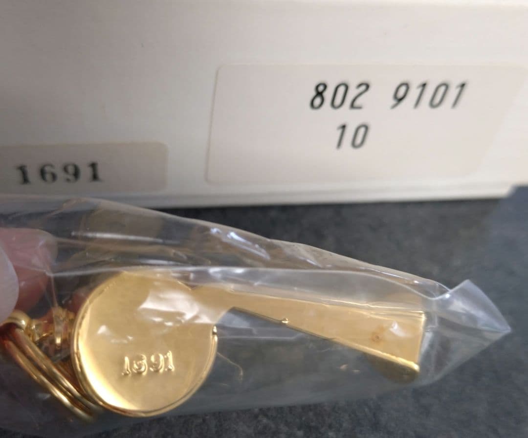 【限定品】2002 FIFAワールドカップ公式ゴールドホイッスルと公式プログラム