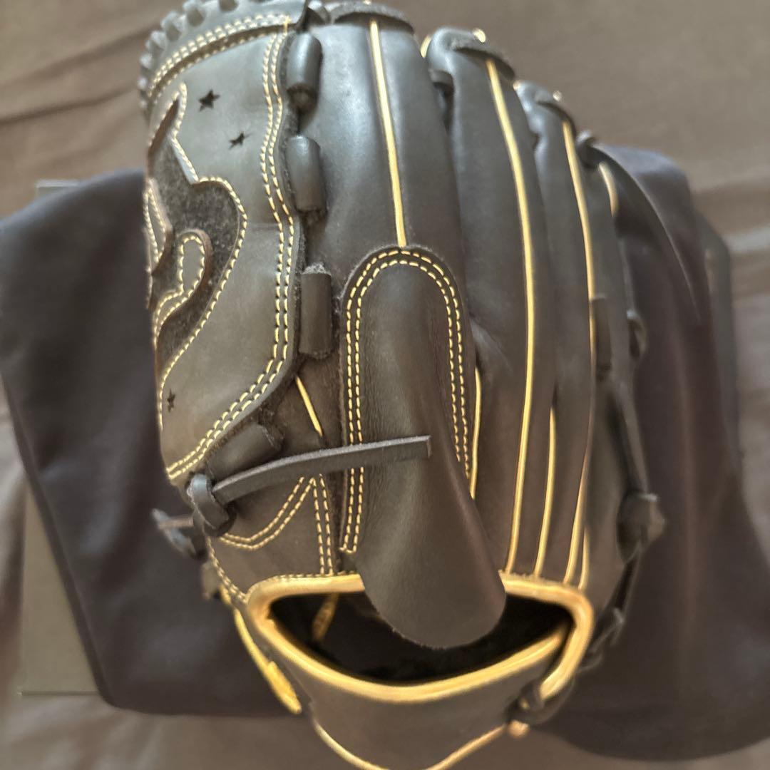 山﨑康晃 グローブ アンダーアーマー