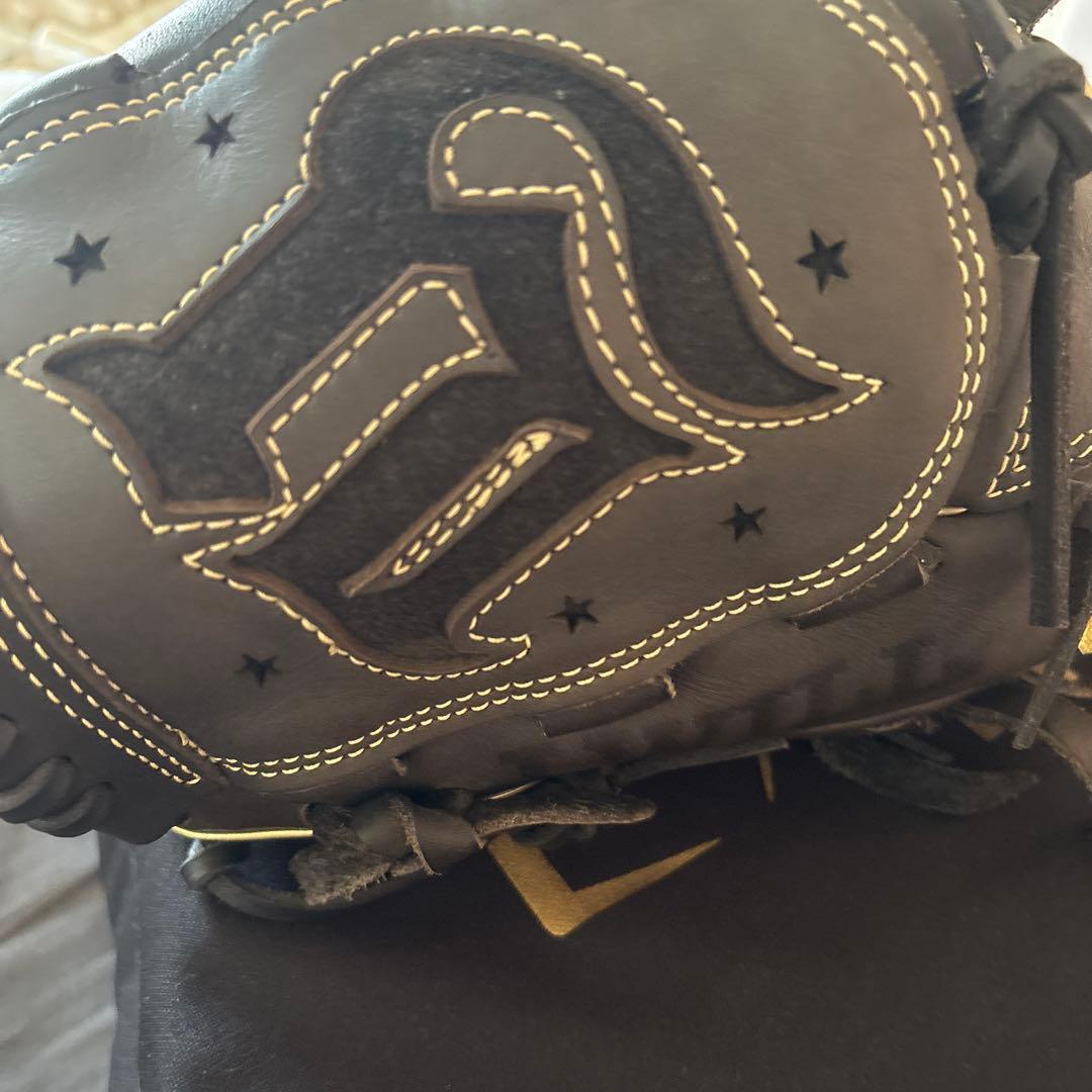 山﨑康晃 グローブ アンダーアーマー