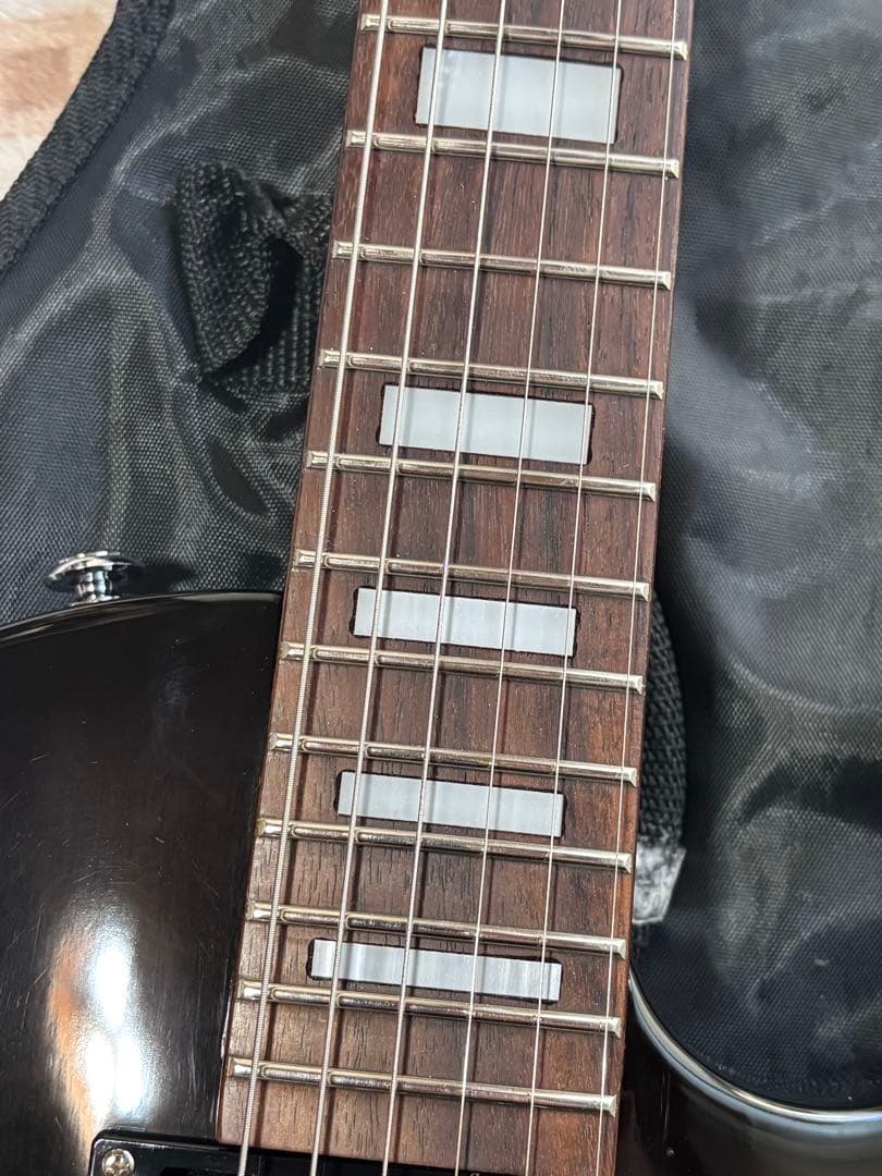 美品　GrassRoots G-LP-49 です。