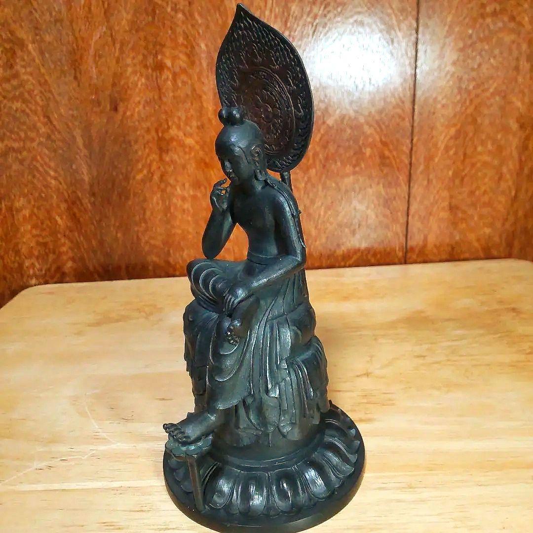 TanaCocoroイムス掌 菩薩半跏像 「世界の三大微笑と称えられる像」