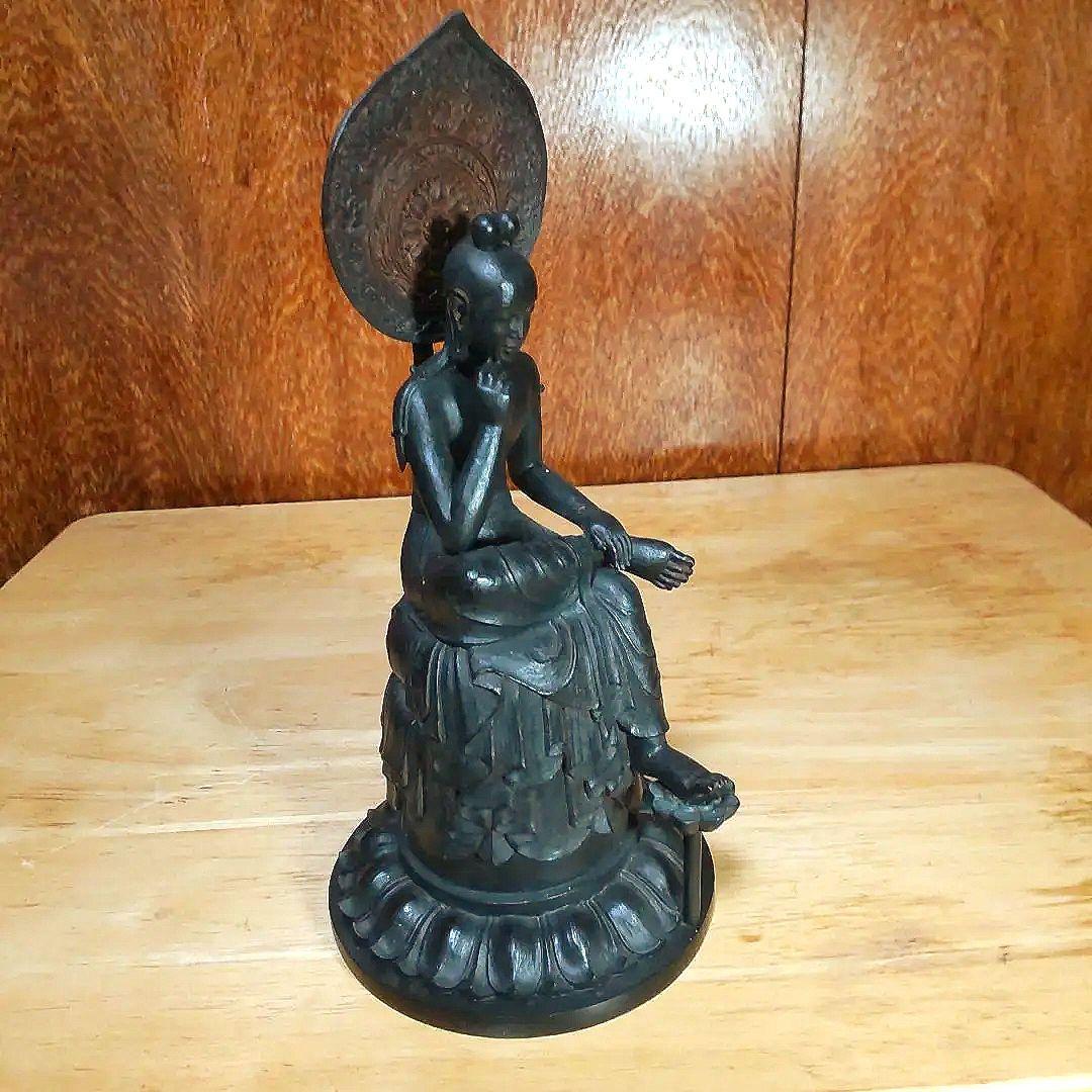 TanaCocoroイムス掌 菩薩半跏像 「世界の三大微笑と称えられる像」