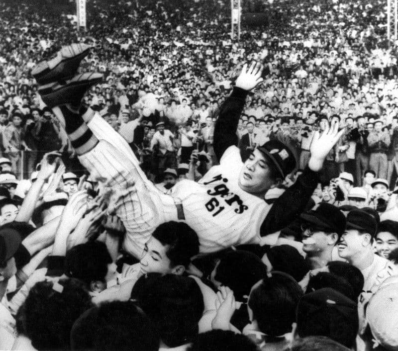 懐かしい阪神タイガース歴代優勝メンバー＆歴代優勝チャンピオンフラッグ＆胴上げ
