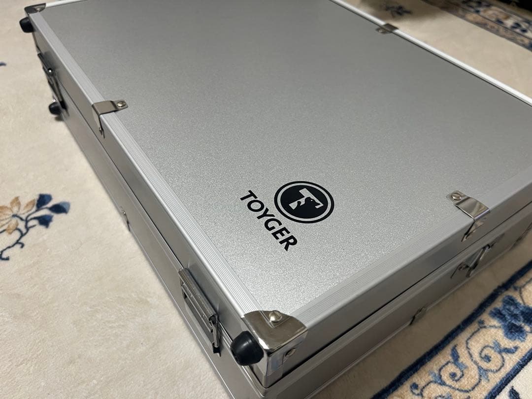 TOYGER アタッシュケース（シルバー） &カードバインダー