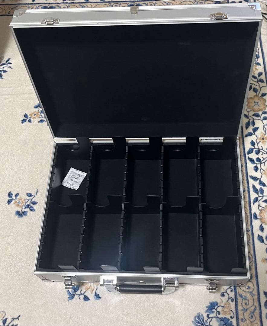 TOYGER アタッシュケース（シルバー） &カードバインダー