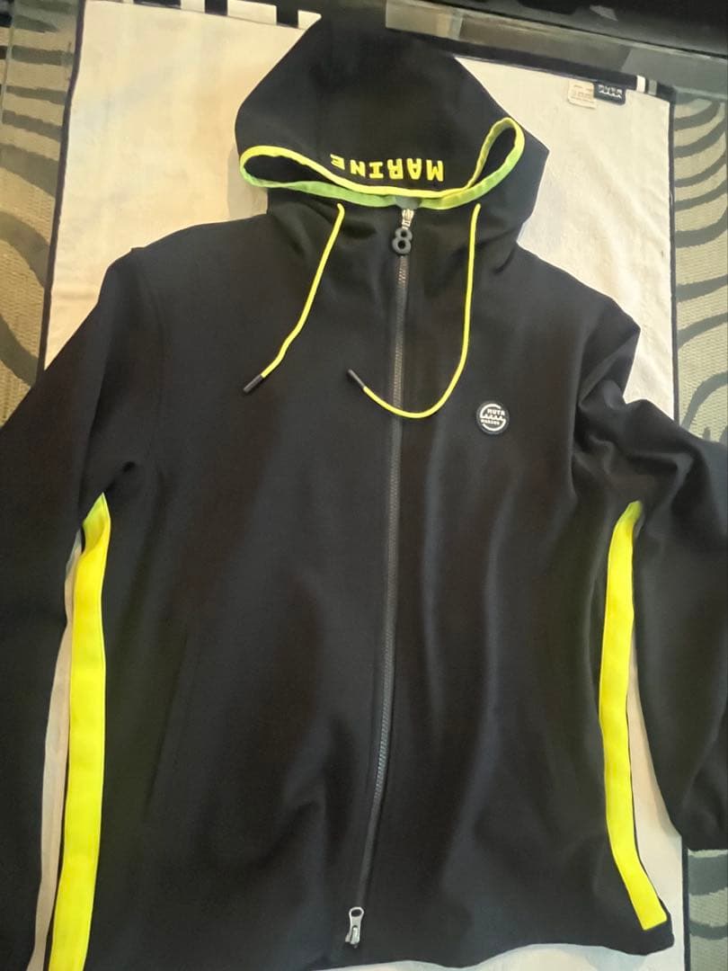 ムータマリン、フード付きジャージ上下セット