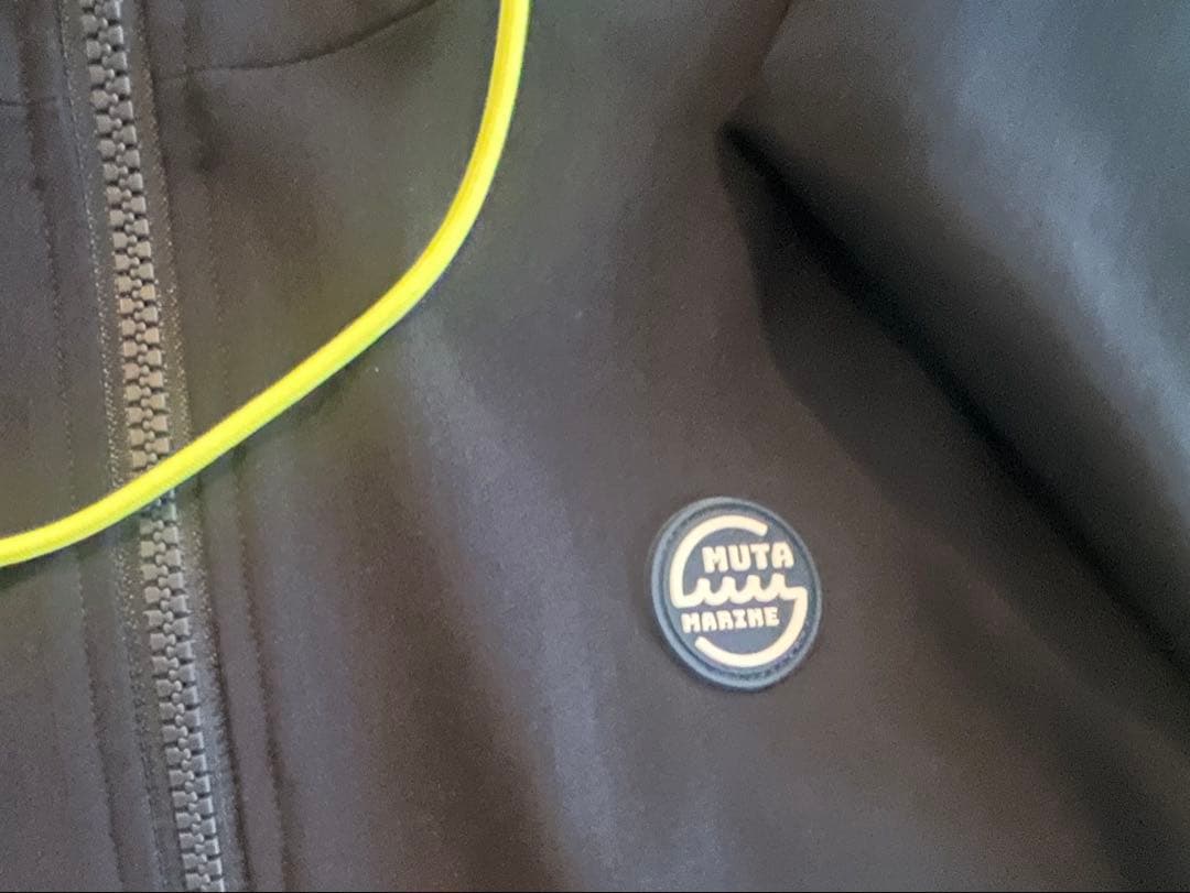 ムータマリン、フード付きジャージ上下セット