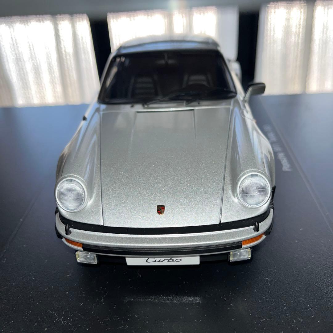 オートアート1/18 ポルシェ911（930）ターボ3.0シルバー