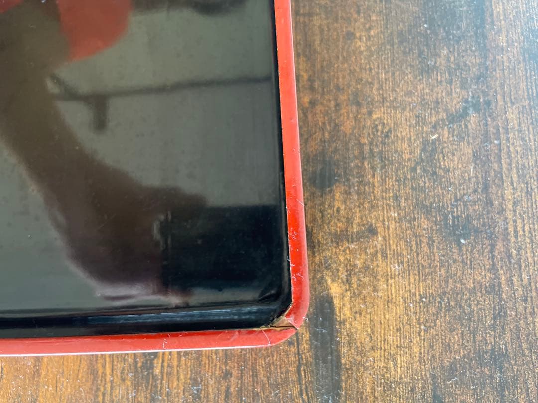 扇形装飾の赤い重箱