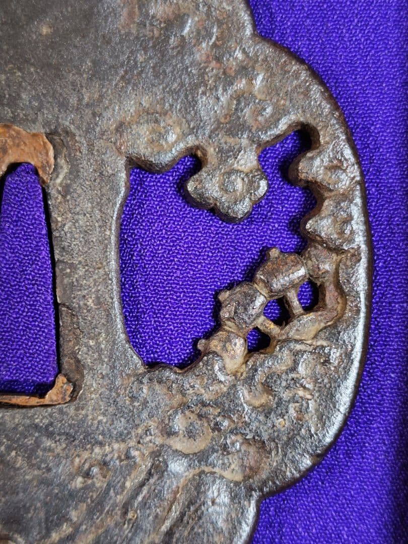 江戸初期　鉄地　透かし鍔、桐箱付