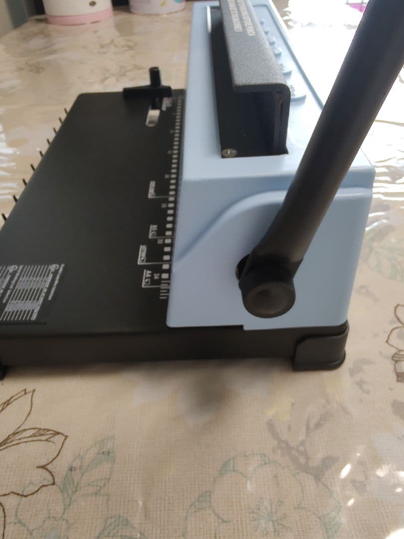 RAYSOONER 紙パンチと製本機。