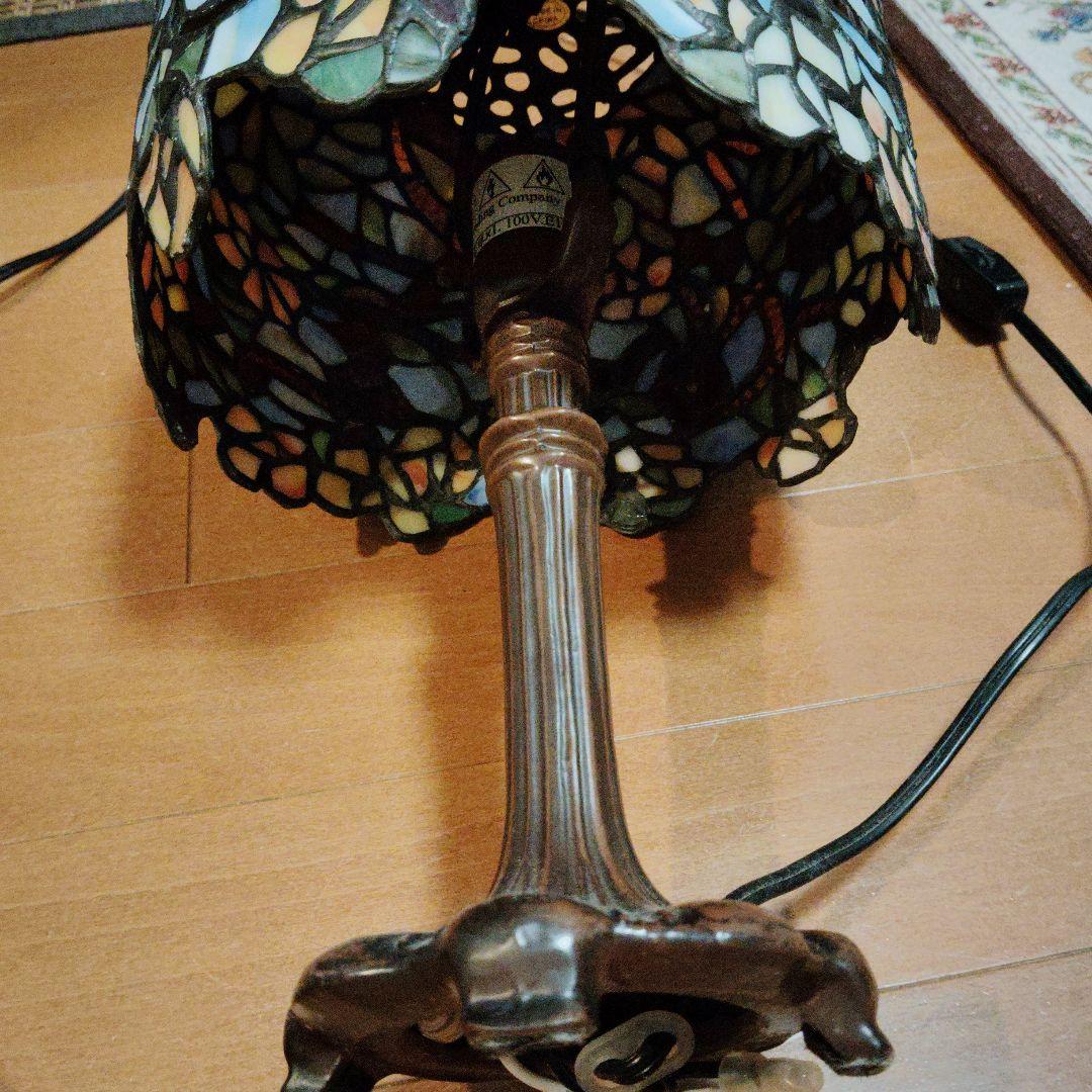 ステンドグラス テーブルランプ 花模様　重厚感あり凄い出来です。