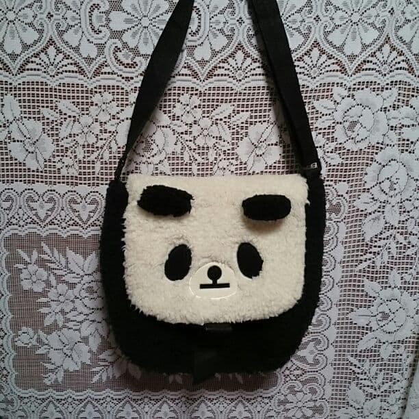 保留中。再お値下げ！パンダモコモコショルダーバック。