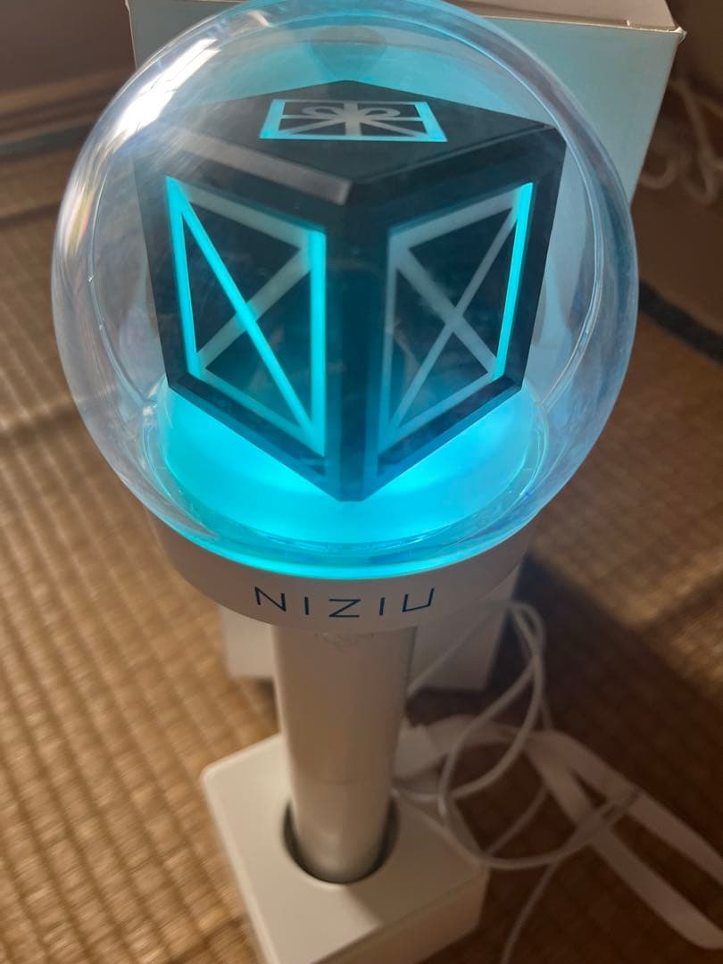 w*n様 NIZIU LEDペンライト 充電スタンド付き