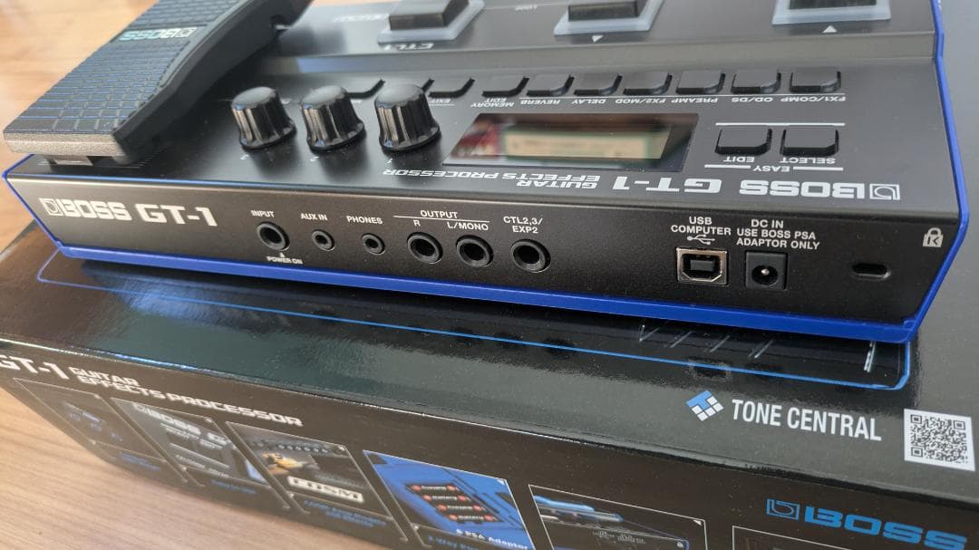 美品 新品同様 BOSS GT-1 マルチエフェクター ギターエフェクター