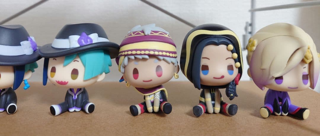 ツイステ　一番くじ デフォルメフィギュア　寮服コンプリートセット