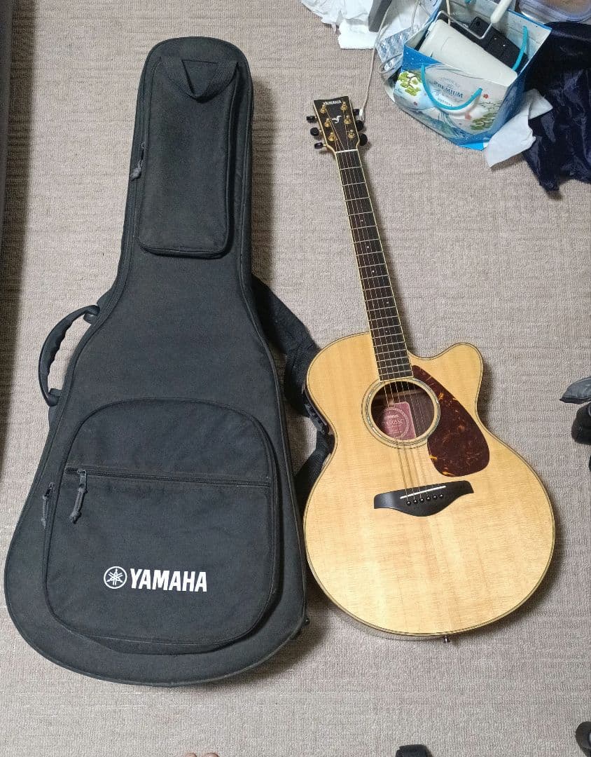 Yamaha アコースティックギター カッタウェイ