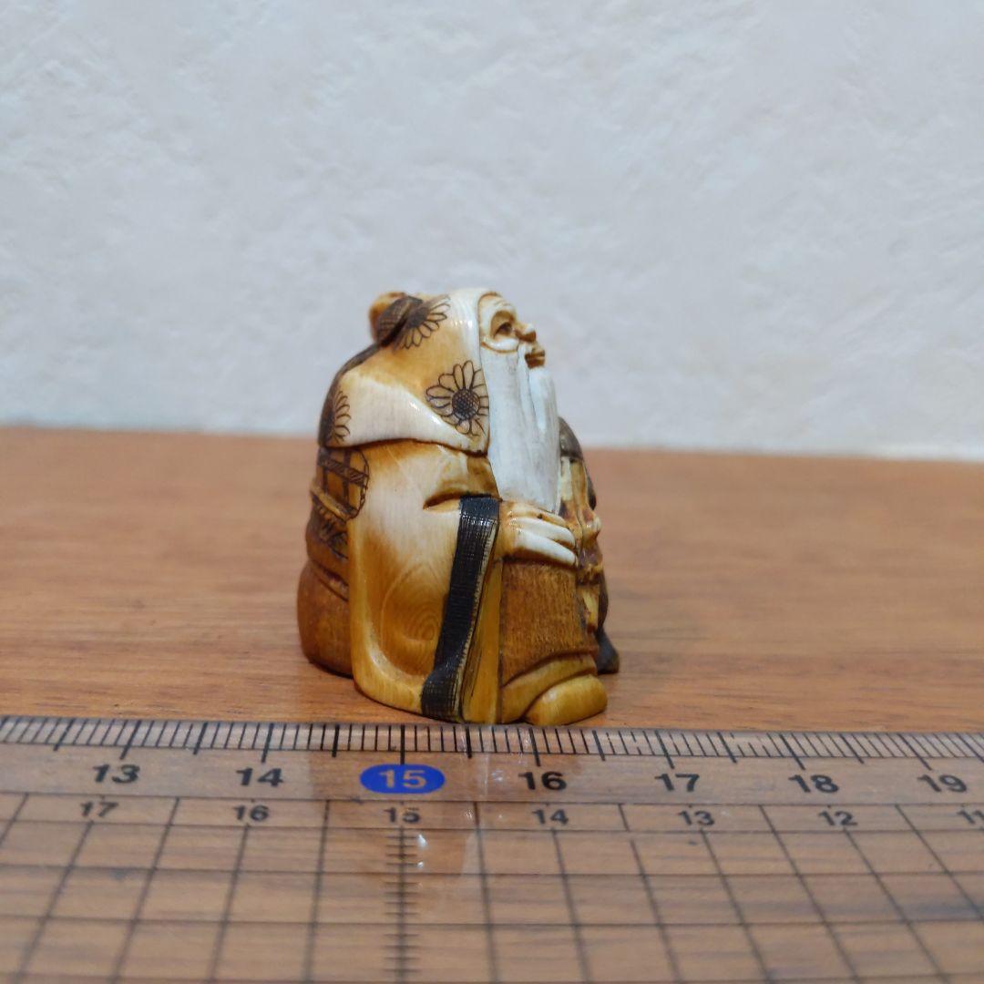 時代提げ物 七福神根付 天然素材 在銘【寿老人】高さ約3.5cm 重さ約30ｇ
