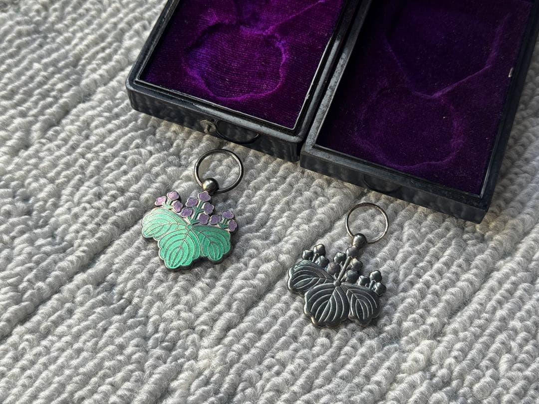 勲章 白色桐葉章　青色桐葉章 2点セット 純銀製　33.1g 徽章 記念章