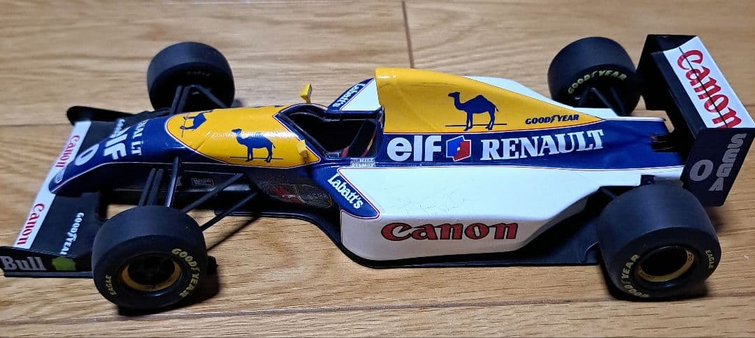 ウィリアムズ FW15 ミニカー 1/18
