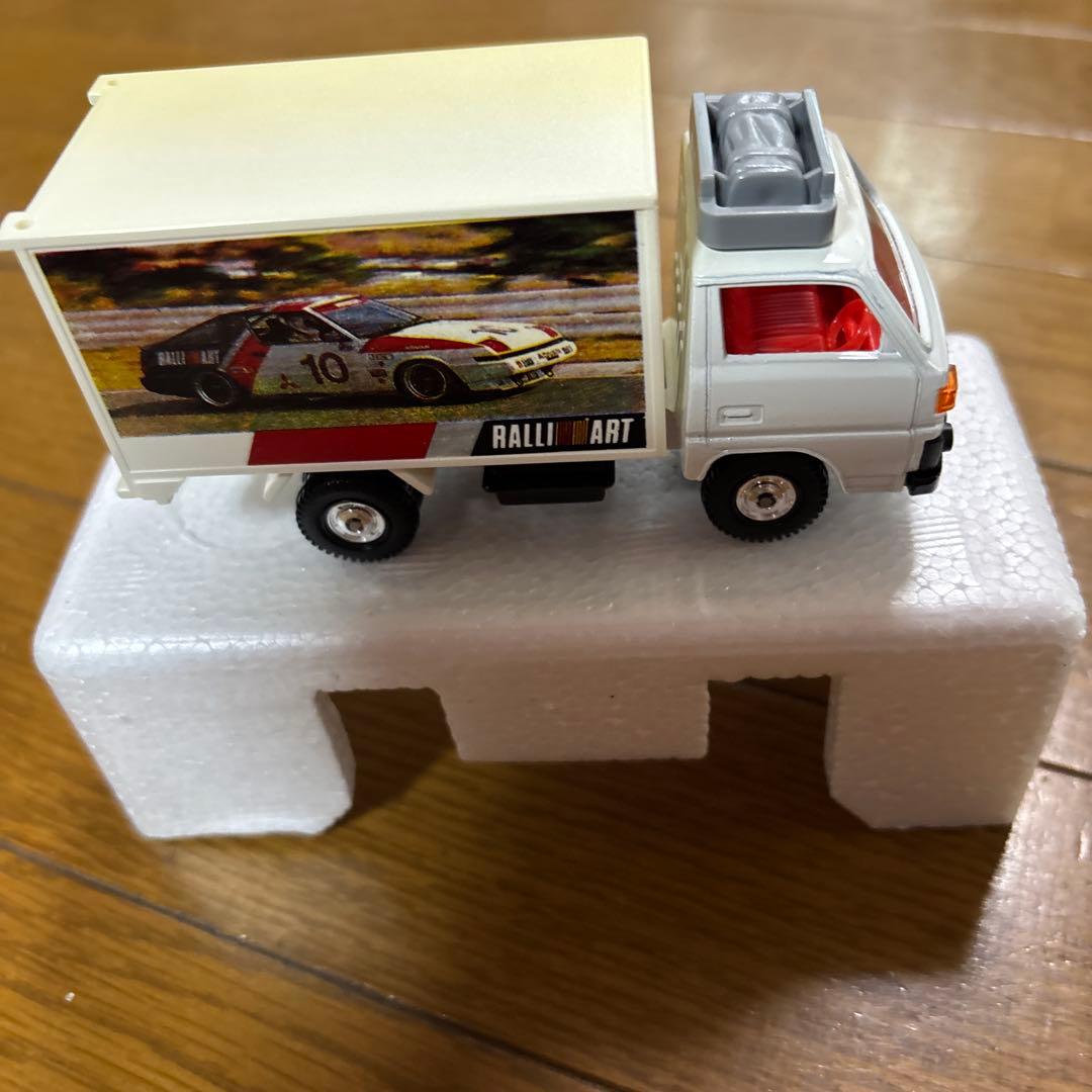 トミカダンディ 三菱キャンターアルミバン