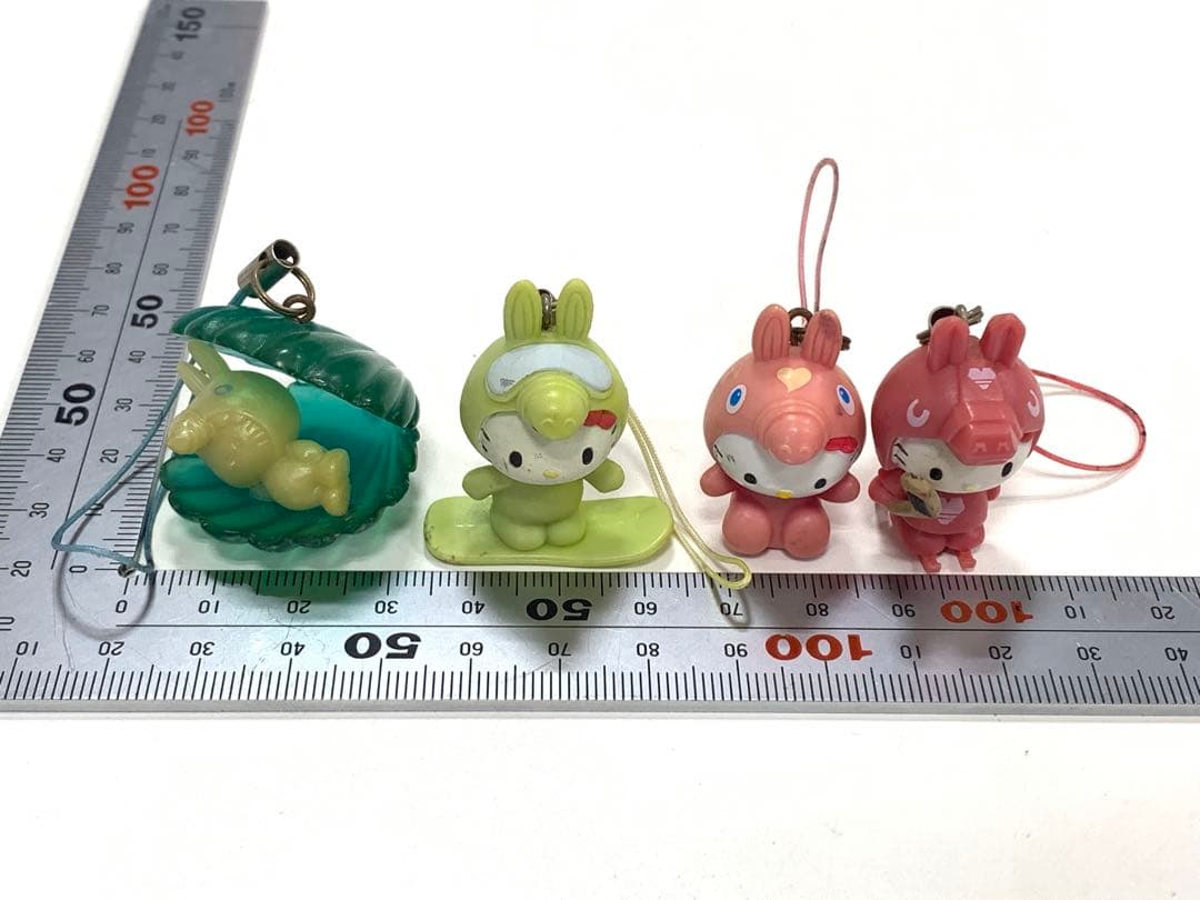 サンリオハローキティ　フィギュア　ミニチュア　4体セット　キーホルダー
